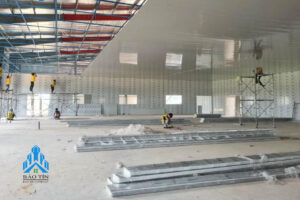 Báo giá thi công trần tôn xốp 3 lớp giá rẻ nhất 2025