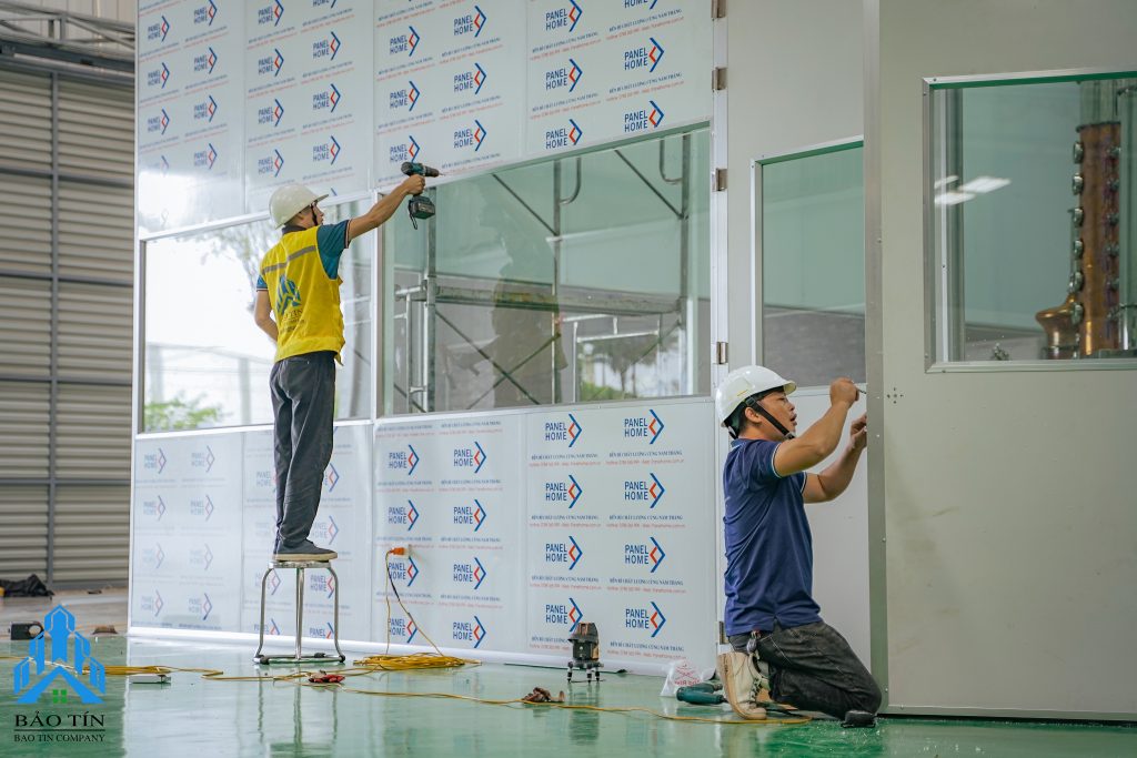 Thi công cửa panel phòng sạch