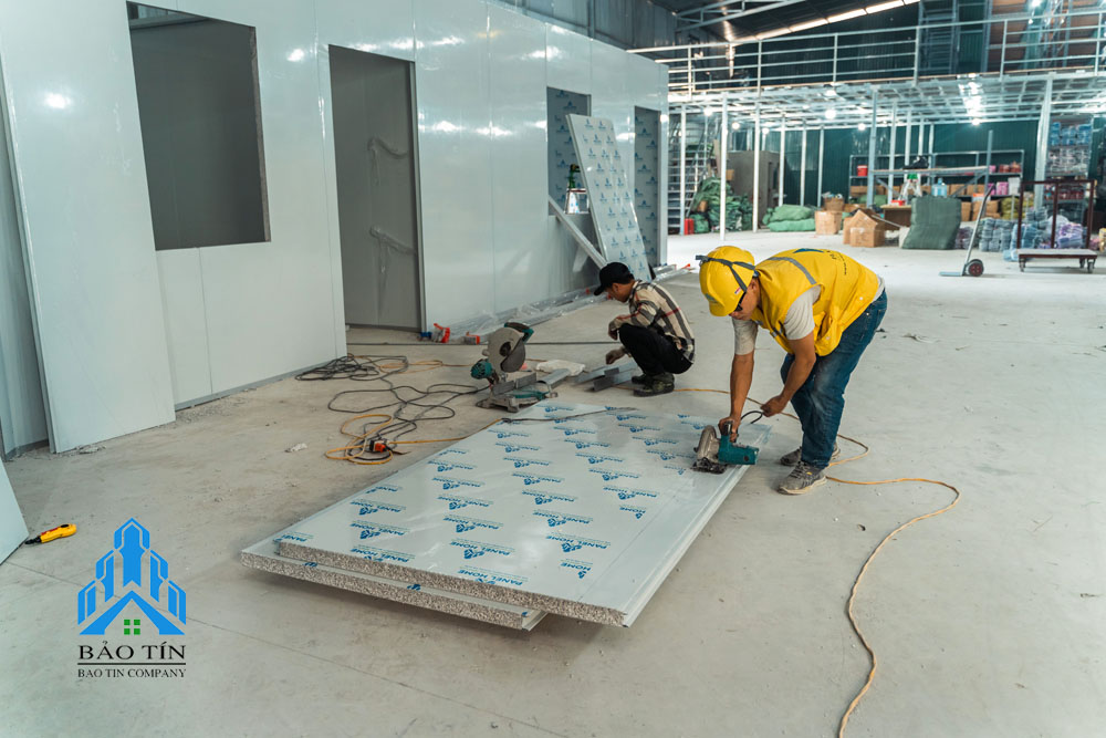 Thi công tấm panel cách nhiệt