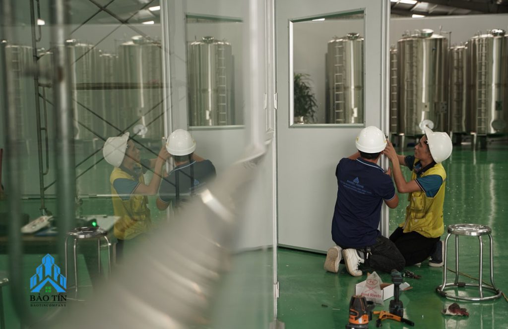 Thi công lắp đặt cửa panel