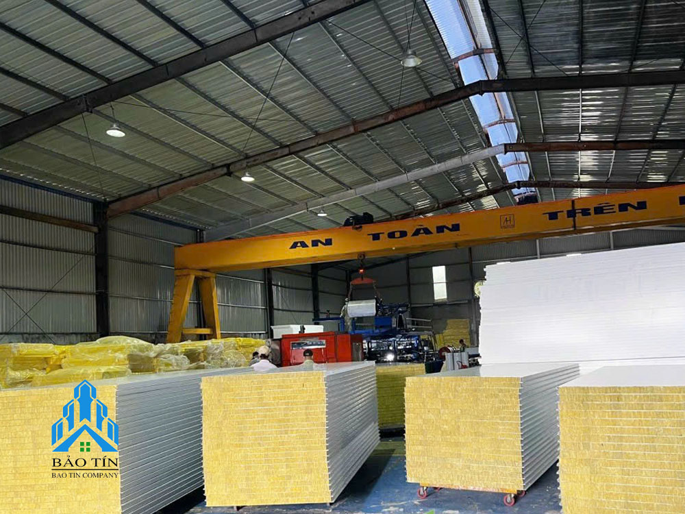 tam-panel-glasswool-3-lop-ton-glasswool-ton-day-100mm