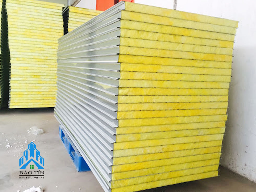 Tấm Panel Glasswool 3 lớp (tôn + GLASSWOOL + tôn) dày 50mm