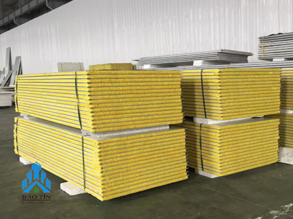 Tấm Panel Glasswool 3 lớp (tôn + GLASSWOOL + tôn) dày 50mm