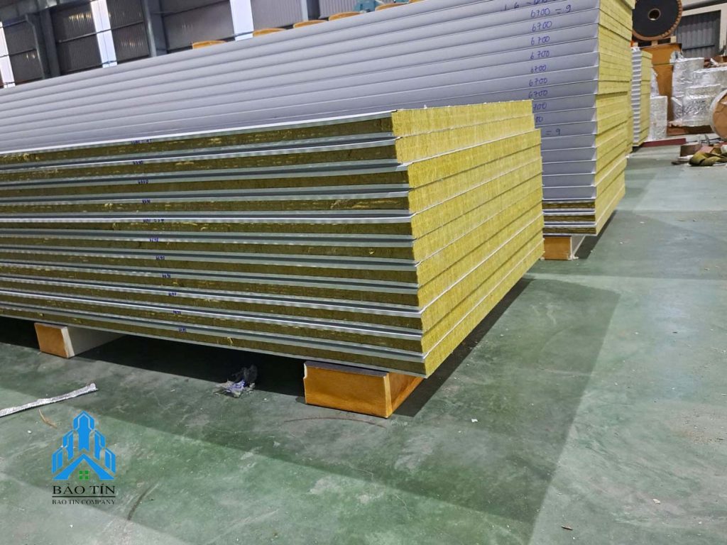 Tấm Panel Rockwool 3 lớp (tôn + ROCKWOOL + tôn) dày 50mm