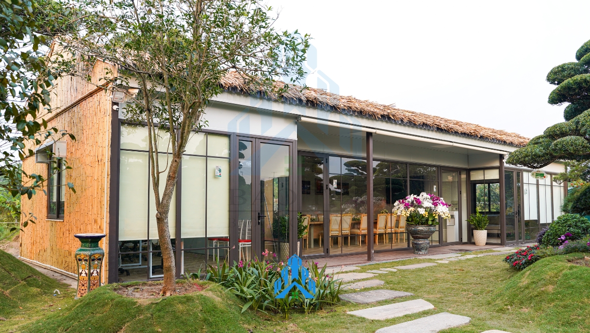 Văn phòng hiện đại được hoàn thiện bằng panel