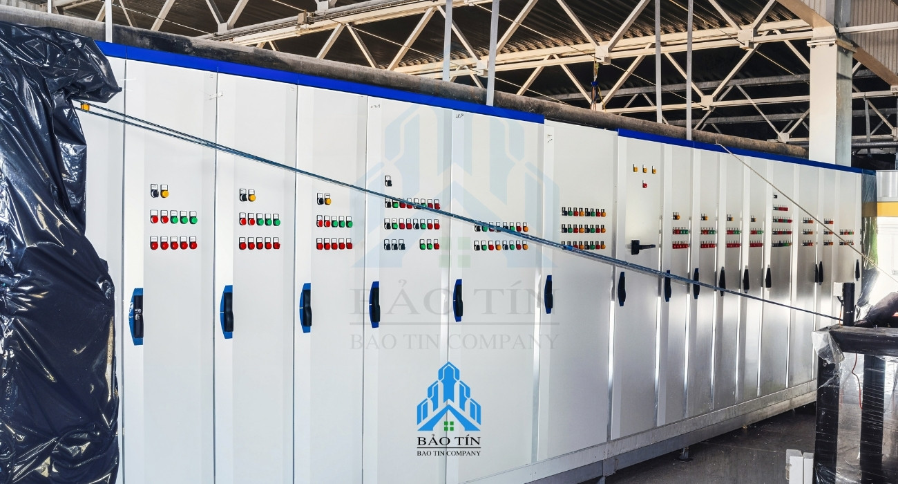 5 yếu tố ảnh hưởng đến chi phí bảo trì hệ thống điện công nghiệp gồm quy mô, tần suất, phạm vi công việc, công nghệ và năng lực đơn vị thi công.