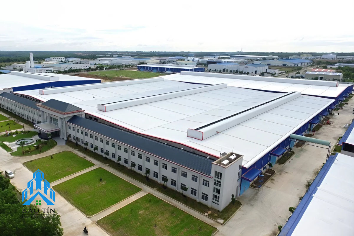 thi công trần vách panel nhà máy Sanaky